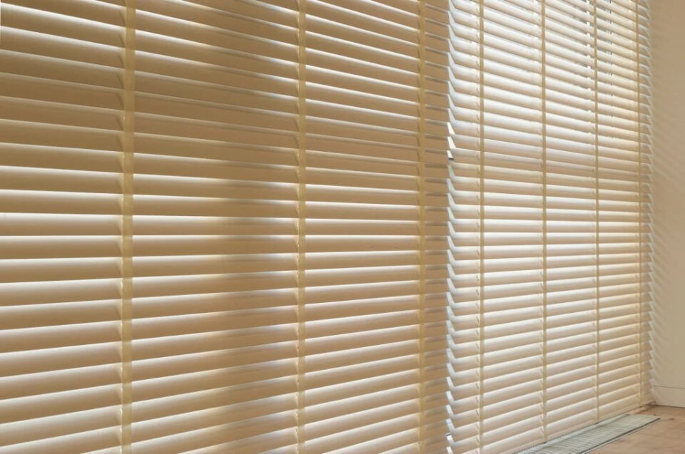 Choosing the Right Blinds: A Comprehensive Guide hero image